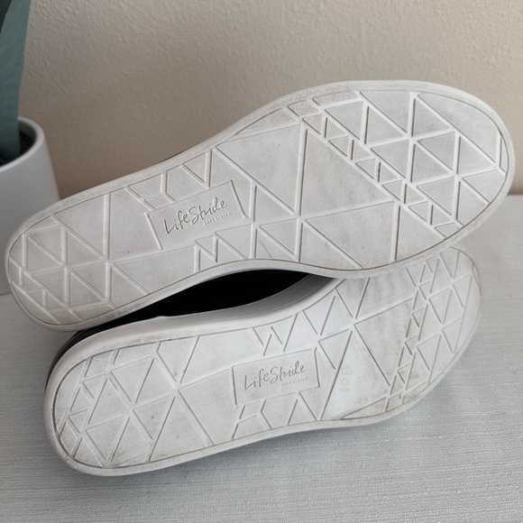 Life Stride Eden Soft System Black Faux Leather Zip Ankle Booties Women’s 10W - Picture 14 of 14